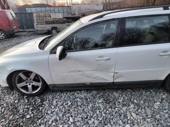 Volvo v 70 d5 awd - 11