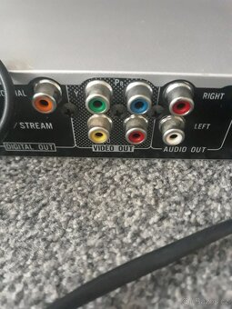 DVD  PŘEHRAVAČ  ZN.  JVC  220  V.  S  OVLADAČEM - 11