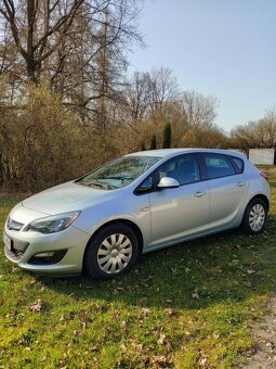 Opel Astra J 1.4i 74kW první majitel najeto pouze 50tis.km - 11