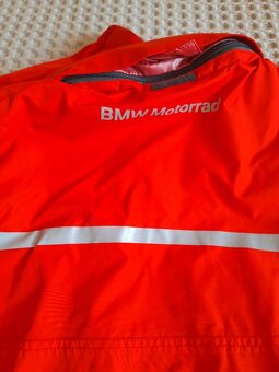 helma a oblečení na motorku. - 11