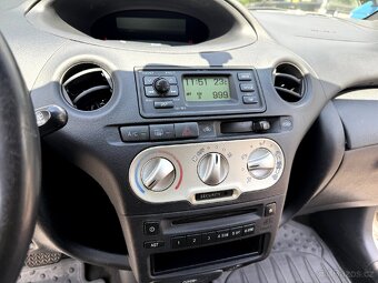 Toyota Yaris 1.3i 64kw AUTOMAT KLIMA - 11