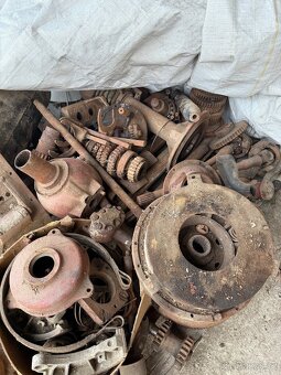 Díly na traktor - 11