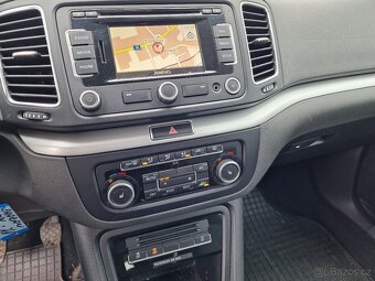 Volkswagen SHARAN 2,0TDI 103KW NAVI VÝHŘEV - 11