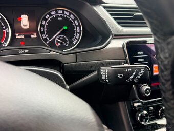 Škoda Superb kombi 8/2018 DGS kůže - 11