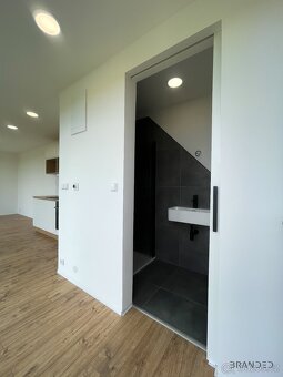 Moderní přemístitelný tiny house 2+kk - 11