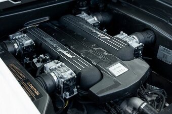 Lamborghini Murciélago LP 640 V12 - 11