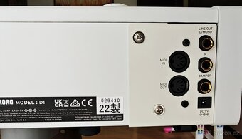 PIANO KORG D1 + nohy Korg ST-WL masivní dub + bedny 2xYamaha - 11