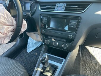 Škoda Octavia 1.6TDi 77kw, r.10/2014, klima - 11