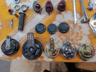 Klakson Jawa,škoda Tudor,gaz,sytič,pastorek náhonu,svetlo - 11