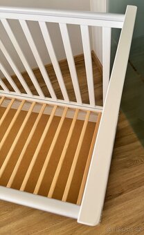 Bila postylka se suplikem a antialergickou matraci - 11