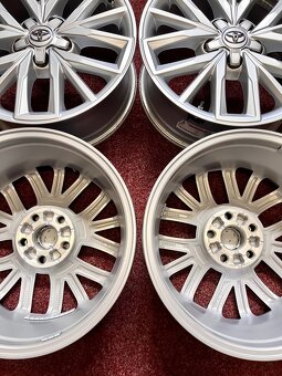 5x114,3 R17 ORIGINÁL Alu Toyota Corolla 2022 - JAKO NOVÉ - 11