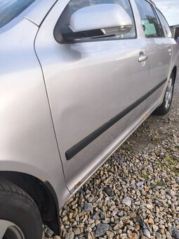 Škoda Octavia 2 rok 2005 77 kW km 382 - 11