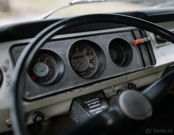 VW T2a Highroof - 11