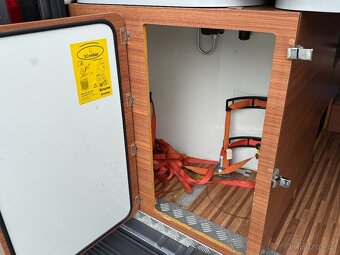 Obytná vestavba Adria Twin Active, tažné zařízení, kola R20 - 11