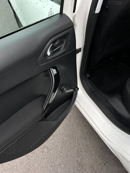 Peugeot 208 - 11