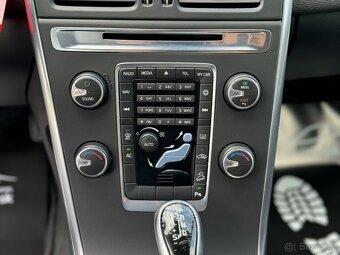 Volvo XC60 D4 Momentum Geartronic AWD - 11
