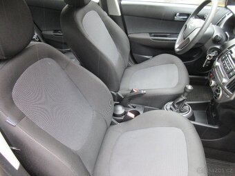 Hyundai i20 1.2 63 kw 4/2014 74000 km serviska - 11