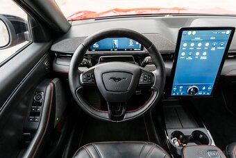 Ford Mustang Mach E AWD 98,7 KW Prodloužený dojezd - 11