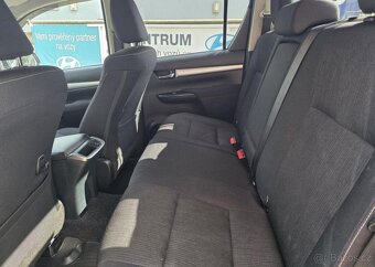 Toyota Hilux 2.8-4x4-EXECUTIVE-TAŽNÉ 3,5t - 11