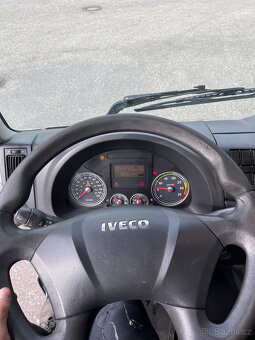 Plachtové vozidlo Iveco Eurocargo 80E22 + shrnovací přívěs - 11