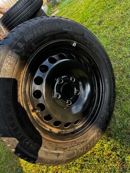 Plecháče z Golfa roztec 5x112 + R15 Michelin Alpin - 11