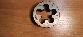 ZÁVITNÍKY A OČKA TRUBKOVÉ G - 11