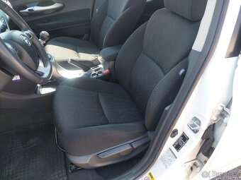 Toyota Auris 1.4 D-4D m.2013 jen 159000km - 11
