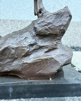 Majestátní bronzová socha jelena na skále exkluzivní dekor - 11