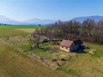 Dům v podhůří Beskyd s pozemkem přes 27 000 m² - 11
