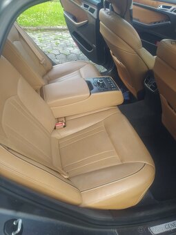 Hyundai Genesis 3.8 GDI HTRAC 4x4 - 11