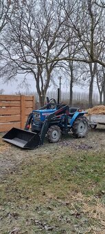 Malotraktor s čelním nakladačem - 11