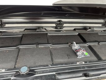 STŘEŠNÍ BOX THULE DYNAMIC M 800 + NOSIČ - PŘÍČNÍKY - 11