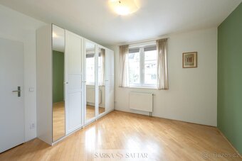 Prodej světlého 2+kk 54m2 s garážovým stáním , 2x sklepem, v - 11
