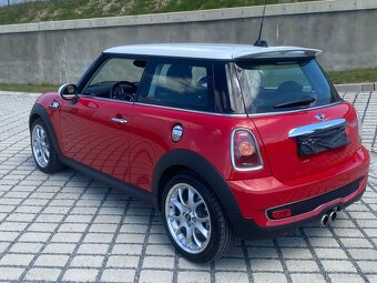 MINI COOPER S  128KW AUTOMAT-NAJETO POUZE 18tis.km TOP STAV - 11