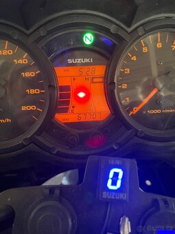 Suzuki WVB1 V-STROM 650 - 11