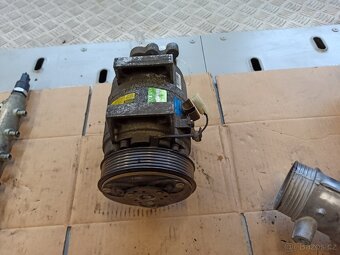 PŘÍSLUŠENSTVÍ MOTORU - VOLVO 2,4D D5 120kW - 11