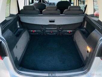 Volkswagen Touran 2.0TDI 103KW MANUÁL LED VÝHŘEV SERVISKA - 11