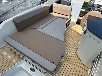 QUICKSILVER Activ 755 CRUISER + MERCURY F 250 V8 EFI EXLPT D - 11