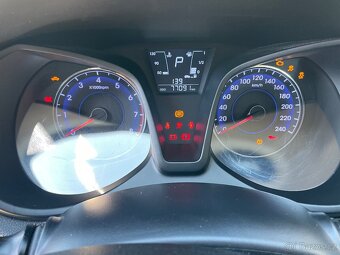 HYUNDAI IX20 1,6 BENZÍN 92KW AUTOMAT 2015 1 MAJITEL - 11