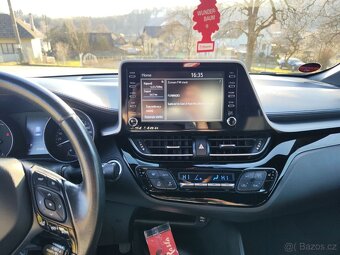Toyota C-HR 1.8 Hybrid E-CVT rok 2021 - 11