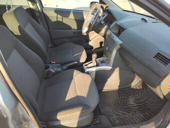 Opel Astra H kombi 1,6, 2012 - 11