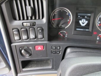 Scania R 560 V8, standard, manuál, retardér - 11