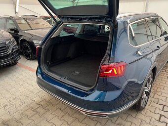 Volkswagen Passat Alltrack 2.0TDi,140kW,DSG,4x4,LED,Pano,Dyn - 11