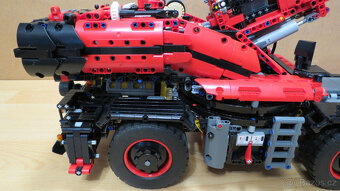 Lego Technic 42082 Terénní jeřáb - 11