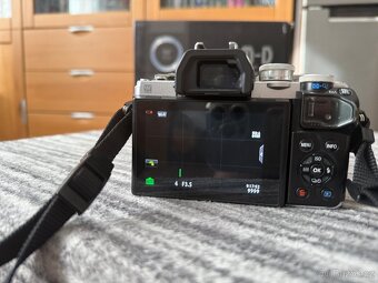 Olympus E-M10 Mark III - 11