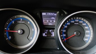 Hyundai i30 CW, 1.6 CRDi, 94kW, SR kúpa - 11