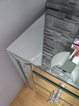 Luxusní zrcadlová manželská postel s křišťálovými detaily - 11
