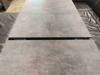 Rozkládací  jídelní stůl - optika - beton - 11