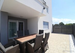 ☀Brodarica(HR)-novostavba bytu 63,07 m2 s dvorom☀ - 11