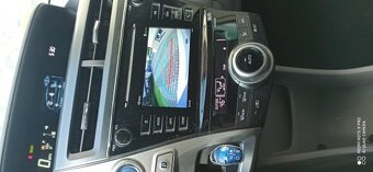 Toyota Prius V hybrid  2017 - 11